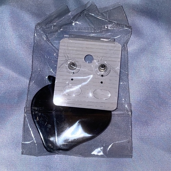 NEW IN PACKAGE Strawberry Acrylic Earrings - Picture 5 of 5